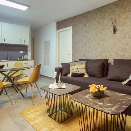 Authentic One Bedroom Apartment In City Center Jerusalem Eksteriør bilde