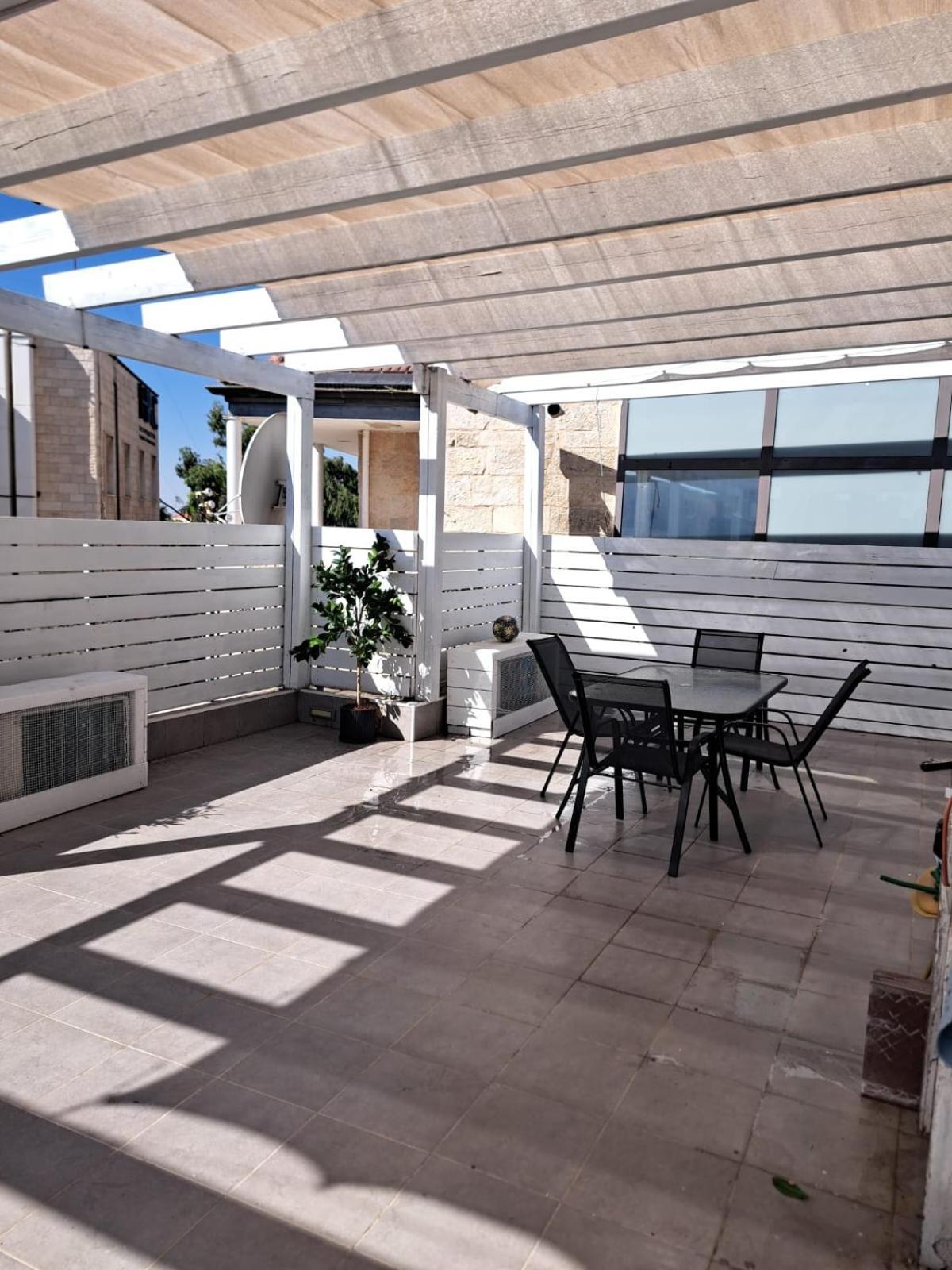 Authentic One Bedroom Apartment In City Center Jerusalem Eksteriør bilde