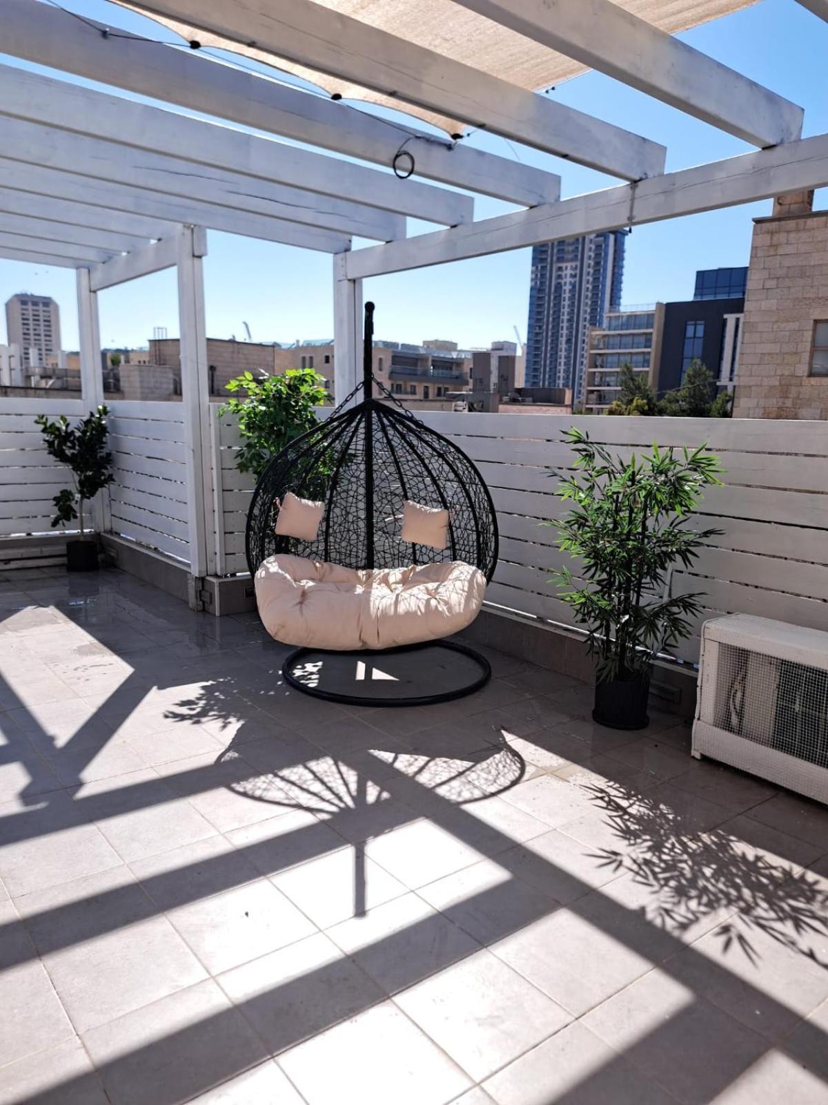 Authentic One Bedroom Apartment In City Center Jerusalem Eksteriør bilde