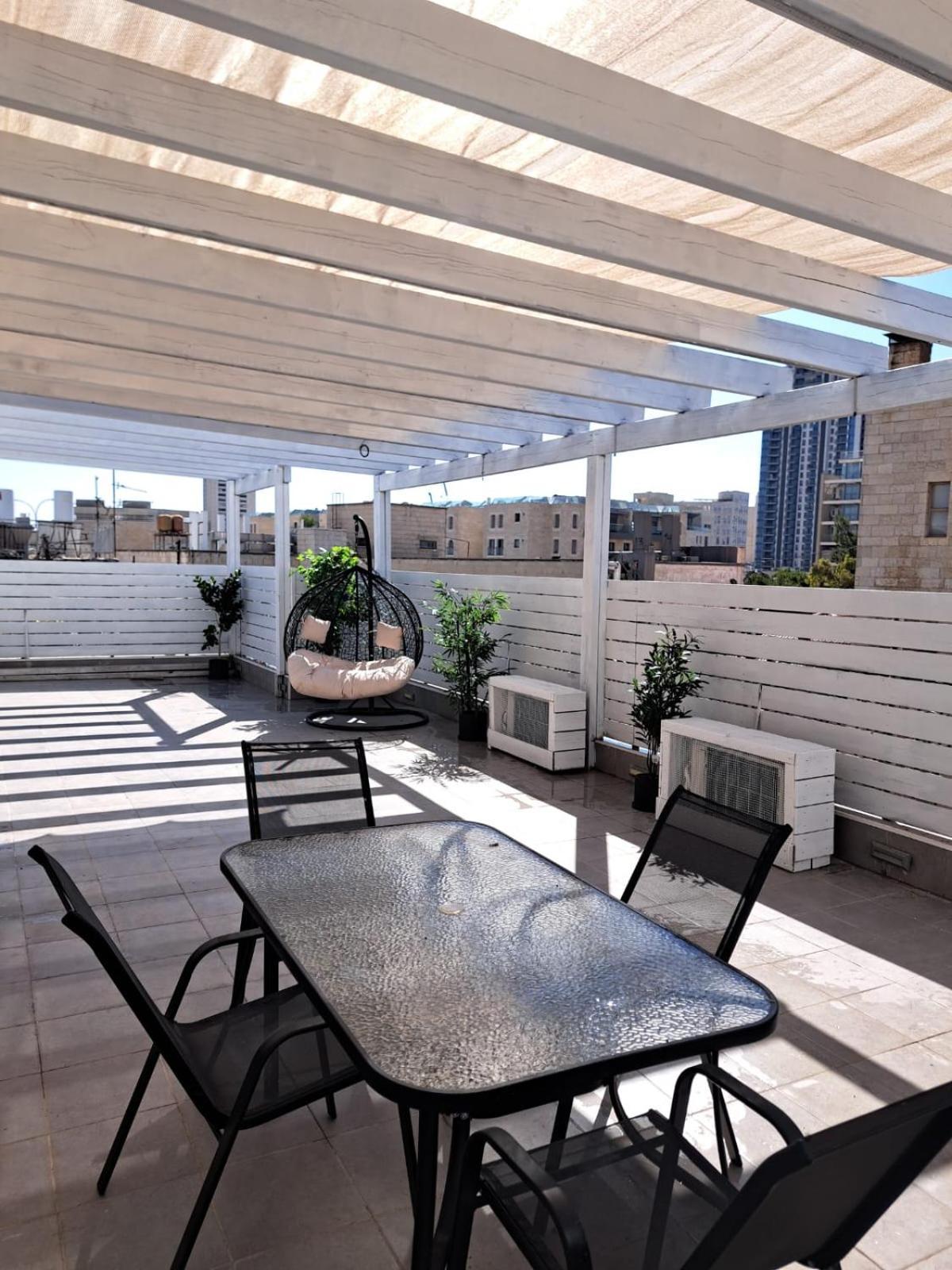 Authentic One Bedroom Apartment In City Center Jerusalem Eksteriør bilde