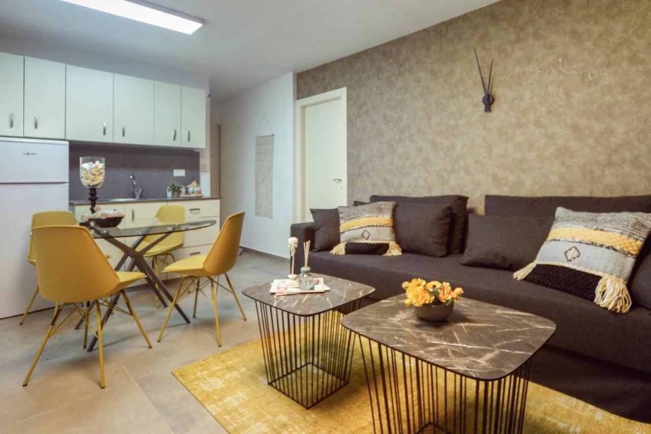 Authentic One Bedroom Apartment In City Center Jerusalem Eksteriør bilde